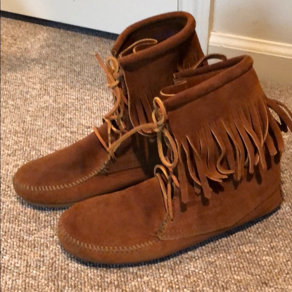 Minnetonka fringe booties size 7
